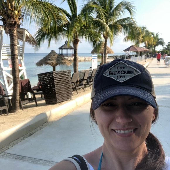 Meet your Posher, Vicki - Picture 4 of 4